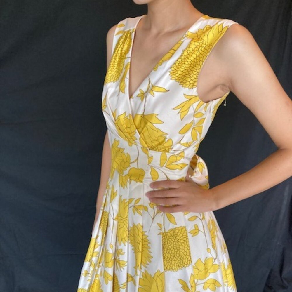 Jessica Howard:  Floral - Pleated Spring dress - Size 8 - with bow